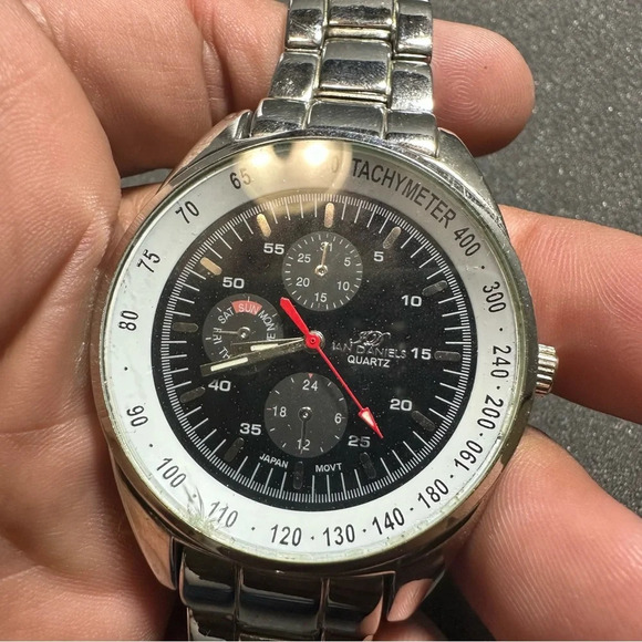 Ian Daniels Mens Quartz Wrist Watch Silver Tone Working Cracked Glass - Picture 3 of 11